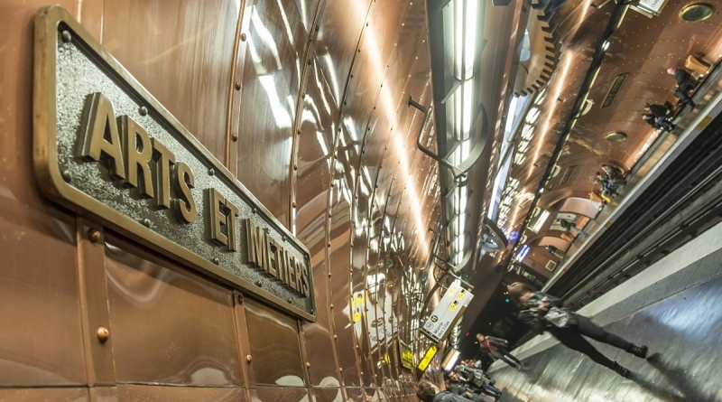 Arrêtons-nous à quelques stations du métro parisien !